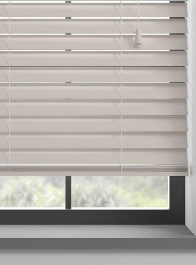 Jalousie mit Leiterschnur