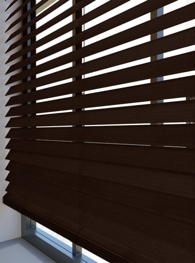 Jalousie mit Leiterschnur